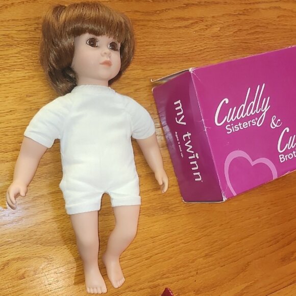 Adorable My Twinn Doll Olivia with box Cuddly Little Sister has ponytails - Picture 8 of 15